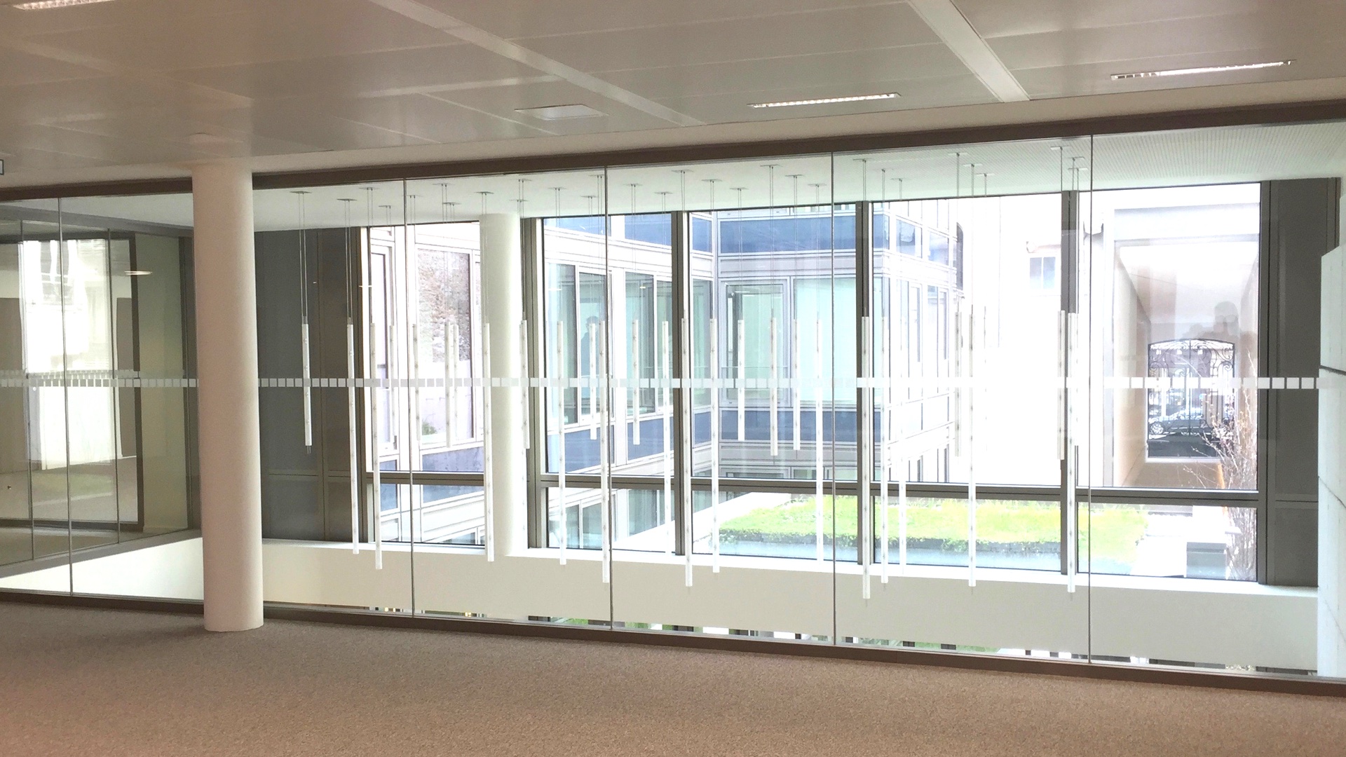 cloison coupe feu vitrée bord à bord aluminium 01