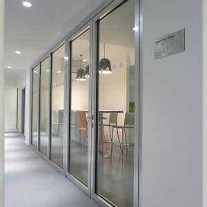 Porte coupe feu vitrée simple vantail aluminium – Aluprotec